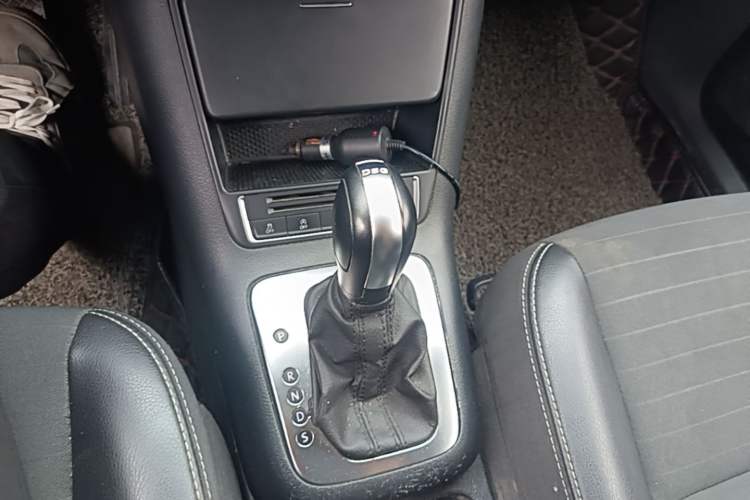 Used Volkswagen Tiguan 2016 280TSI Automatic Two-Wheel-Drive Silk Road Style Edition Gear Lever