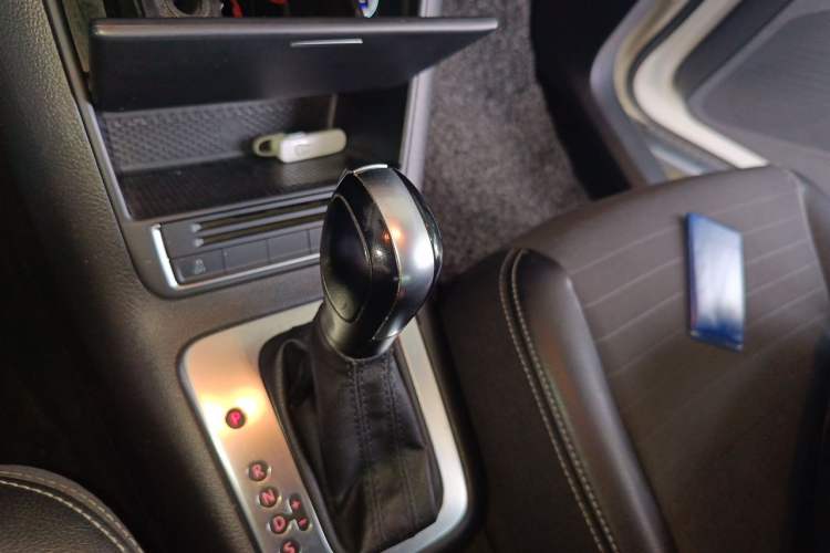 Used Volkswagen Tiguan 2016 300TSI Automatic Two-Wheel Drive Trend Edition Gear Lever