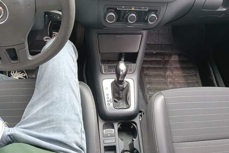 Used Volkswagen Tiguan 2016 280TSI Automatic Two-Wheel-Drive Silk Road Style Edition Gear Lever