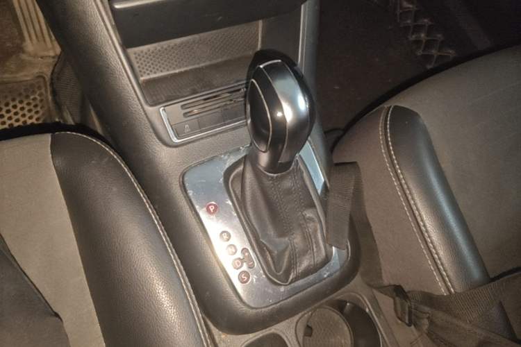 Used Volkswagen Tiguan 2016 300TSI Automatic Two-Wheel Drive Trend Edition Gear Lever