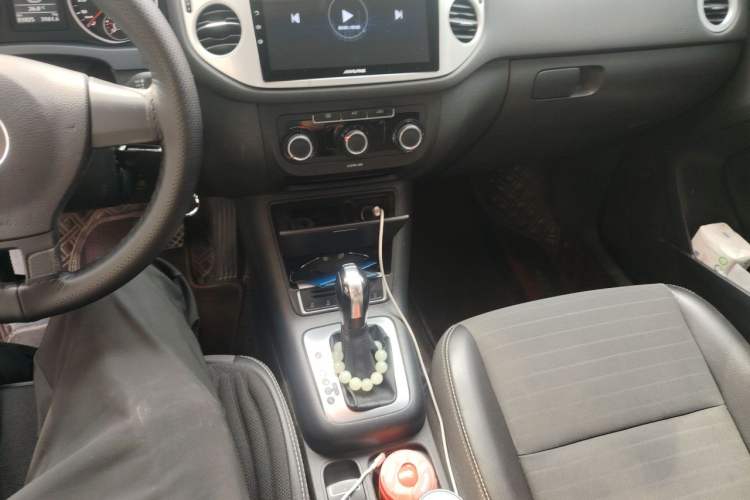 Used Volkswagen Tiguan 2016 280TSI Automatic Two-Wheel-Drive Silk Road Style Edition Gear Lever