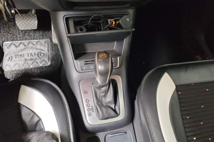 Used Volkswagen Tiguan 2016 280TSI Automatic Two-Wheel Drive Silk Road Comfort Edition Gear Lever