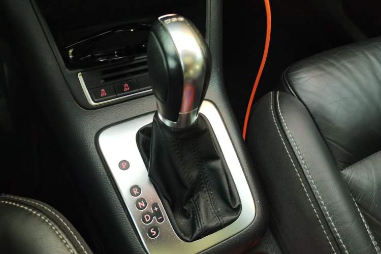 Used Volkswagen Tiguan 2016 280TSI Automatic Two-Wheel Drive Silk Road Comfort Edition Gear Lever