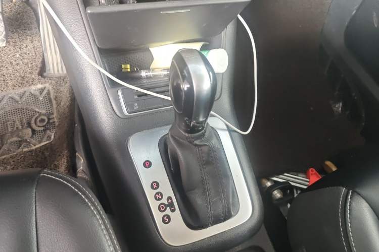 Used Volkswagen Tiguan 2016 300TSI Automatic Two-Wheel Drive Trend Edition Gear Lever