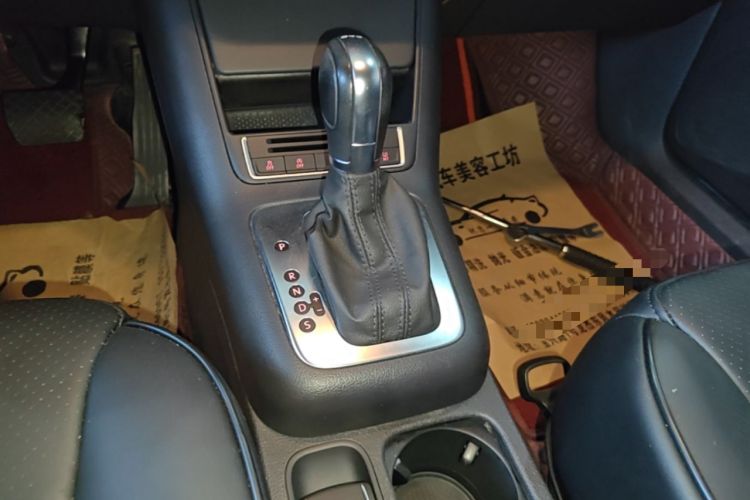 Used Volkswagen Tiguan 2016 280TSI Automatic Two-Wheel Drive Silk Road Comfort Edition Gear Lever