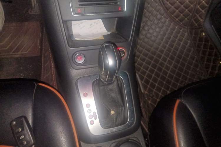 Used Volkswagen Tiguan 2016 300TSI Automatic Two-Wheel Drive Luxury Edition Gear Lever