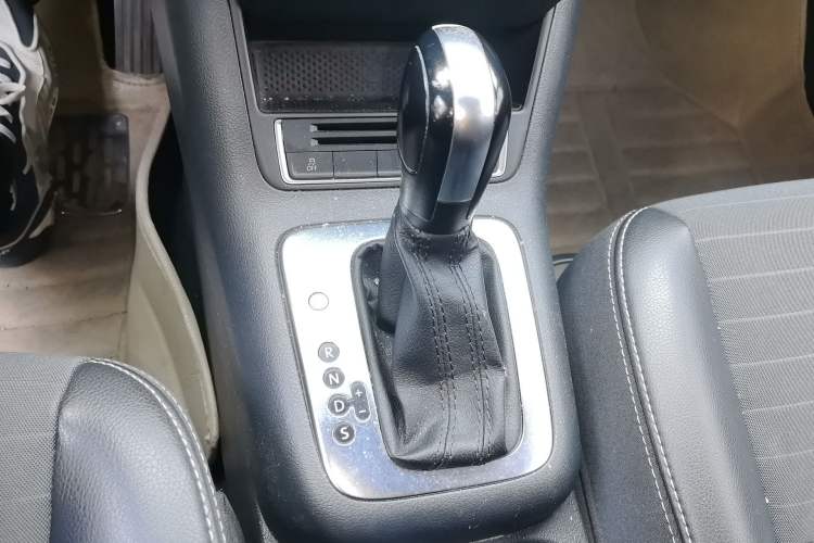 Used Volkswagen Tiguan 2016 300TSI Automatic Two-Wheel Drive Trend Edition Gear Lever