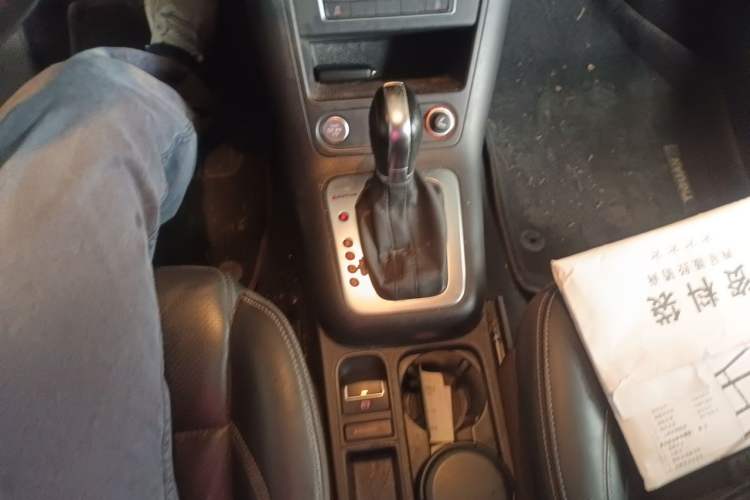 Used Volkswagen Tiguan 2016 300TSI Automatic All-Wheel Drive Luxury Edition Gear Lever