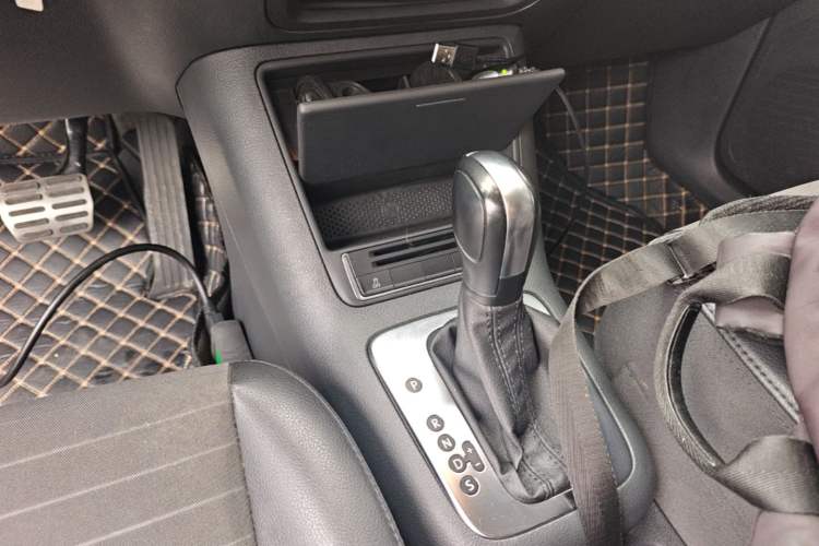 Used Volkswagen Tiguan 2016 300TSI Automatic Two-Wheel Drive Trend Edition Gear Lever