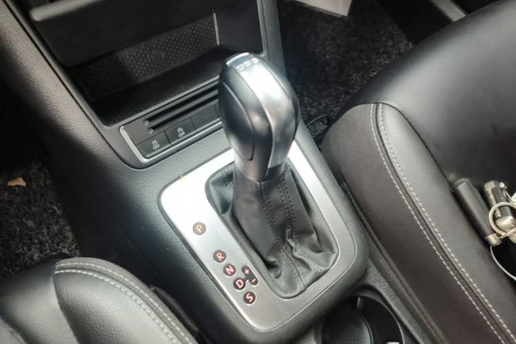 Used Volkswagen Tiguan 2016 280TSI Automatic Two-Wheel-Drive Silk Road Style Edition Gear Lever
