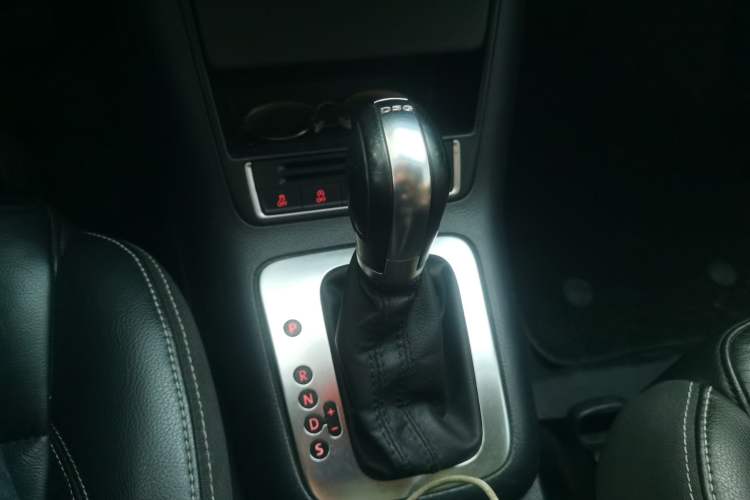Used Volkswagen Tiguan 2016 280TSI Automatic Two-Wheel Drive Silk Road Comfort Edition Gear Lever