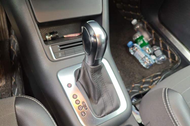 Used Volkswagen Tiguan 2016 300TSI Automatic Two-Wheel Drive Trend Edition Gear Lever