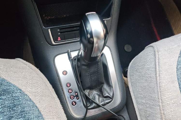 Used Volkswagen Tiguan 2016 300TSI Automatic Two-Wheel Drive Trend Edition Gear Lever