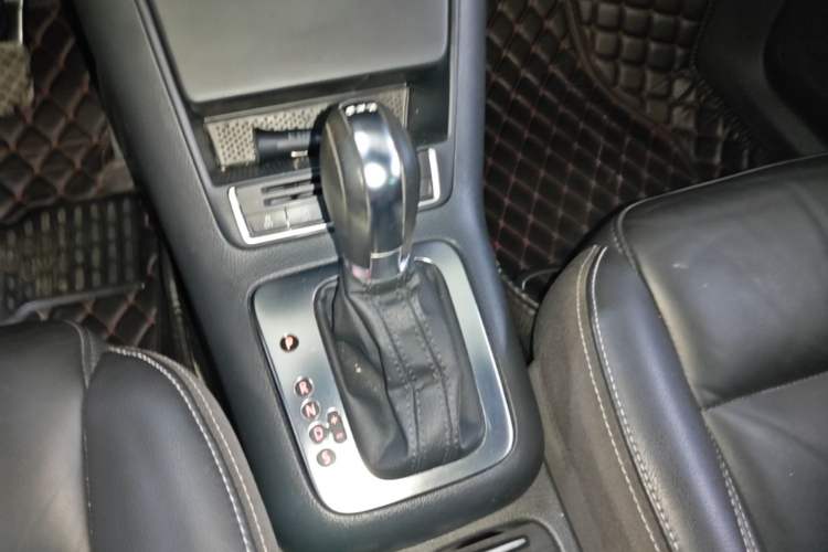 Used Volkswagen Tiguan 2016 280TSI Automatic Two-Wheel Drive Silk Road Comfort Edition Gear Lever