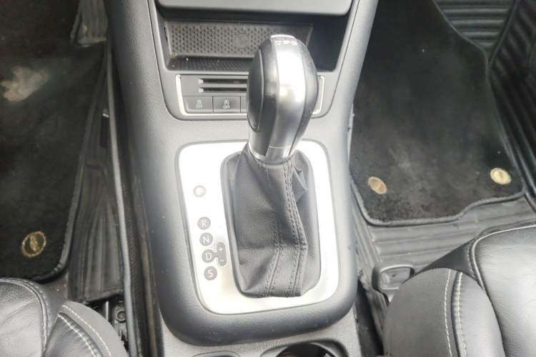 Used Volkswagen Tiguan 2016 280TSI Automatic Two-Wheel Drive Silk Road Comfort Edition Gear Lever