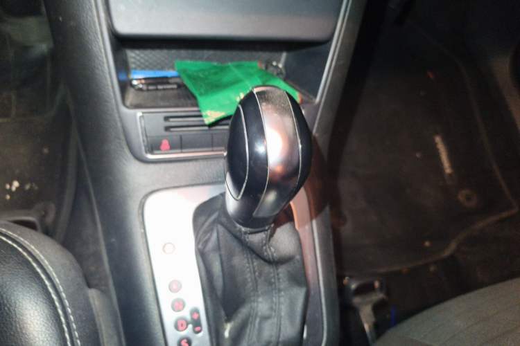 Used Volkswagen Tiguan 2016 300TSI Automatic Two-Wheel Drive Trend Edition Gear Lever