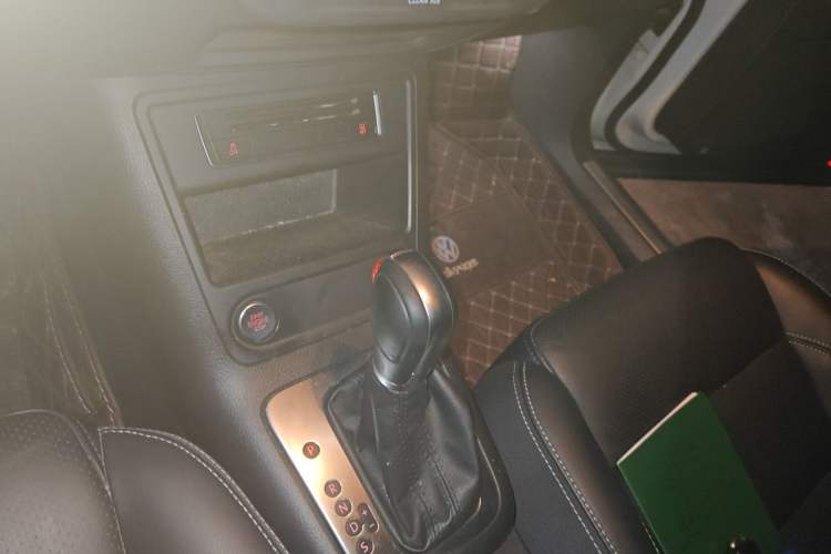 Used Volkswagen Tiguan 2016 300TSI Automatic Two-Wheel Drive Luxury Edition Gear Lever