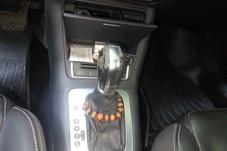 Used Volkswagen Tiguan 2016 280TSI Automatic Two-Wheel Drive Silk Road Comfort Edition Gear Lever