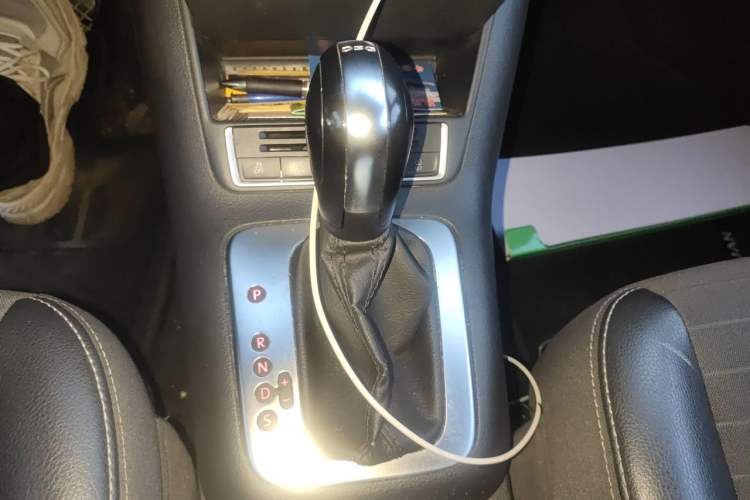 Used Volkswagen Tiguan 2016 280TSI Automatic Two-Wheel-Drive Silk Road Style Edition Gear Lever