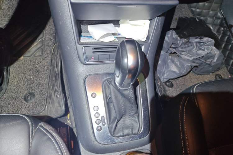 Used Volkswagen Tiguan 2016 300TSI Automatic Two-Wheel Drive Comfort Edition Gear Lever