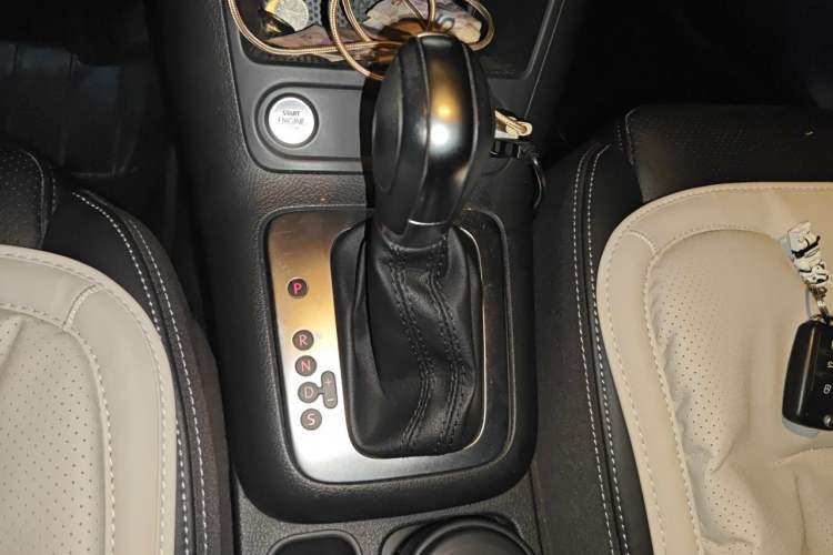 Used Volkswagen Tiguan 2016 300TSI Automatic Two-Wheel Drive Luxury Edition Gear Lever