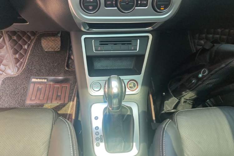 Used Volkswagen Tiguan 2016 300TSI Automatic Two-Wheel Drive Luxury Edition Gear Lever