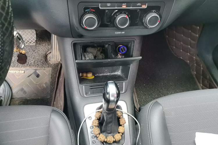 Used Volkswagen Tiguan 2016 300TSI Automatic Two-Wheel Drive Trend Edition Gear Lever