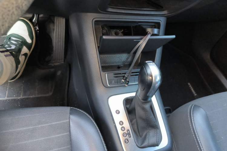 Used Volkswagen Tiguan 2016 280TSI Automatic Two-Wheel-Drive Silk Road Style Edition Gear Lever