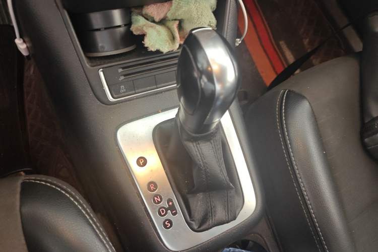 Used Volkswagen Tiguan 2016 300TSI Automatic Two-Wheel Drive Trend Edition Gear Lever