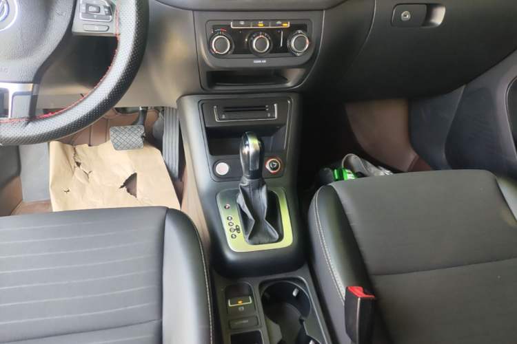 Used Volkswagen Tiguan 2016 300TSI Automatic Two-Wheel Drive Trend Edition Gear Lever