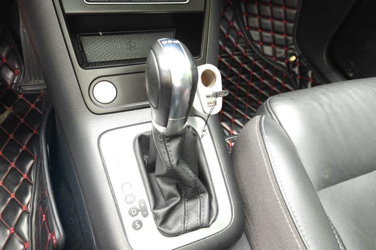Used Volkswagen Tiguan 2016 280TSI Automatic Two-Wheel Drive Silk Road Comfort Edition Gear Lever