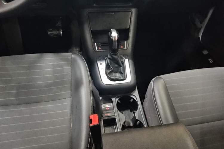 Used Volkswagen Tiguan 2016 300TSI Automatic Two-Wheel Drive Trend Edition Gear Lever
