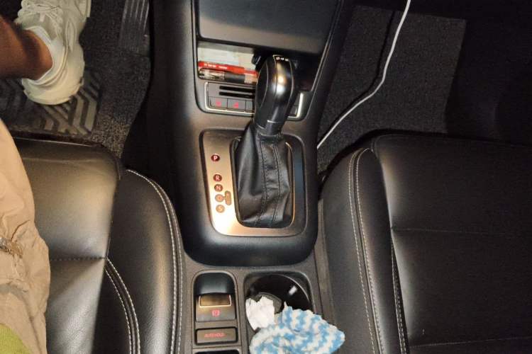 Used Volkswagen Tiguan 2016 280TSI Automatic Two-Wheel Drive Silk Road Comfort Edition Gear Lever