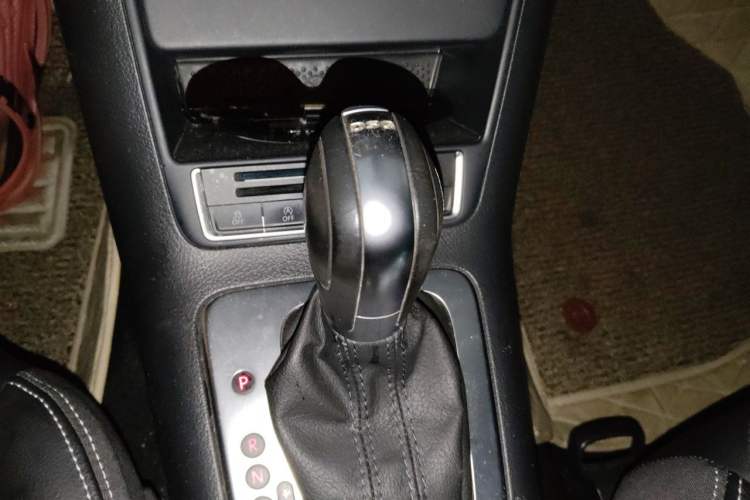Used Volkswagen Tiguan 2016 280TSI Automatic Two-Wheel Drive Silk Road Comfort Edition Gear Lever