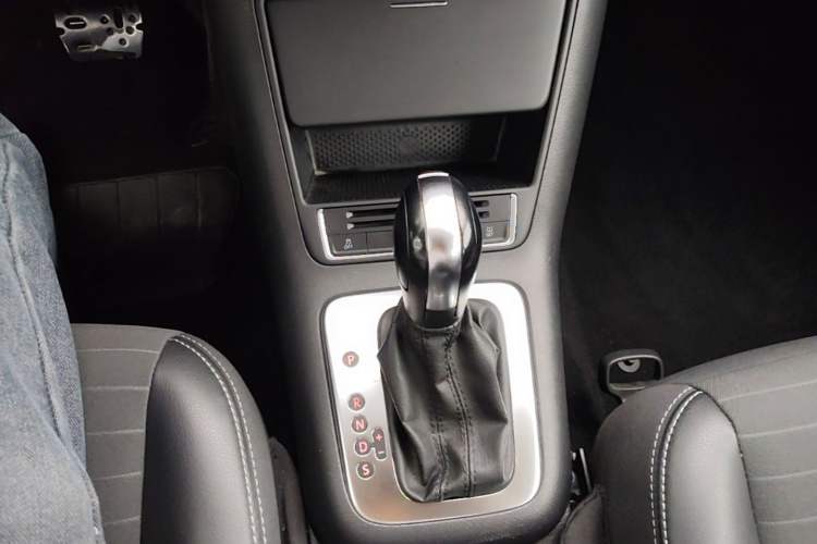 Used Volkswagen Tiguan 2016 300TSI Automatic Two-Wheel Drive Trend Edition Gear Lever