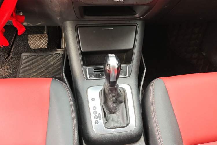 Used Volkswagen Tiguan 2016 280TSI Automatic Two-Wheel-Drive Silk Road Style Edition Gear Lever