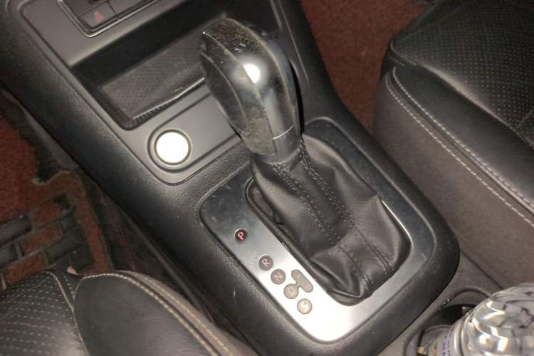 Used Volkswagen Tiguan 2016 300TSI Automatic Two-Wheel Drive Luxury Edition Gear Lever