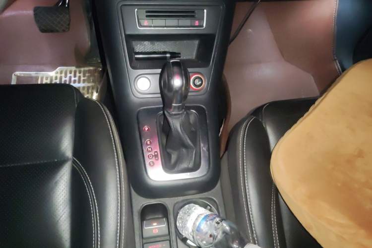 Used Volkswagen Tiguan 2016 300TSI Automatic Two-Wheel Drive Luxury Edition Gear Lever