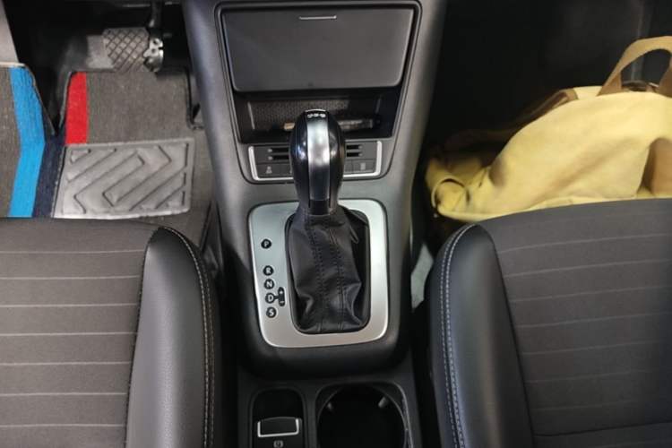 Used Volkswagen Tiguan 2016 280TSI Automatic Two-Wheel-Drive Silk Road Style Edition Gear Lever
