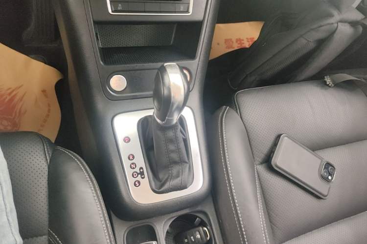 Used Volkswagen Tiguan 2016 300TSI Automatic Two-Wheel Drive Luxury Edition Gear Lever