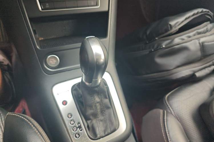 Used Volkswagen Tiguan 2016 300TSI Automatic All-Wheel Drive Luxury Edition Gear Lever