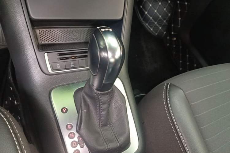 Used Volkswagen Tiguan 2016 280TSI Automatic Two-Wheel-Drive Silk Road Style Edition Gear Lever