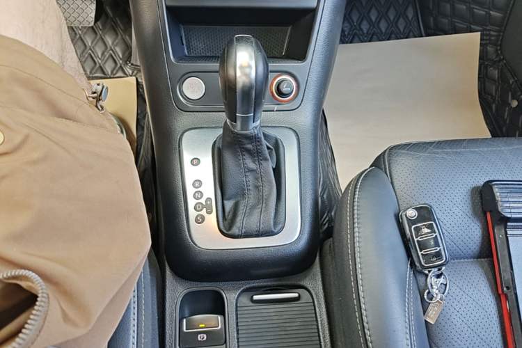 Used Volkswagen Tiguan 2016 300TSI Automatic Two-Wheel Drive Luxury Edition Gear Lever