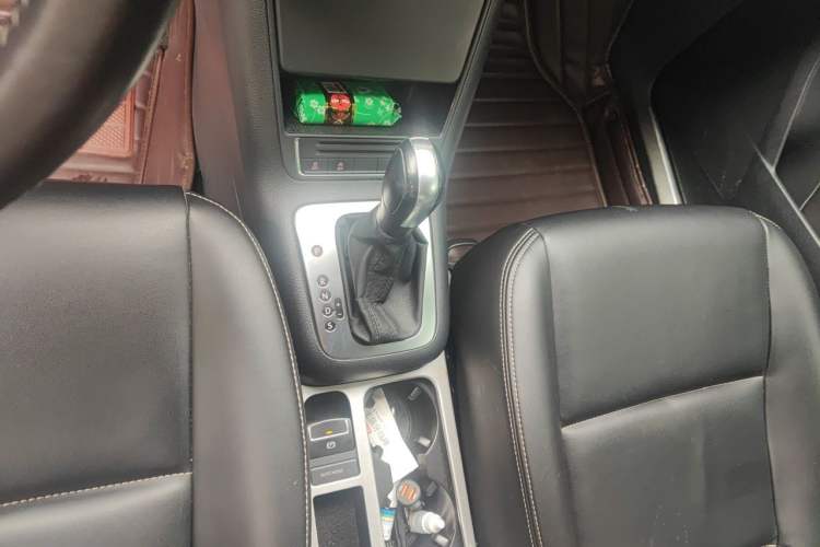 Used Volkswagen Tiguan 2016 280TSI Automatic Two-Wheel-Drive Silk Road Style Edition Gear Lever