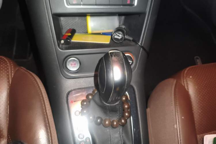 Used Volkswagen Tiguan 2016 300TSI Automatic All-Wheel Drive Luxury Edition Gear Lever