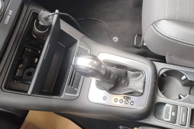 Used Volkswagen Tiguan 2016 300TSI Automatic Two-Wheel Drive Trend Edition Gear Lever