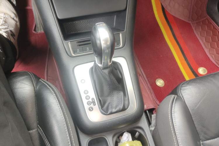 Used Volkswagen Tiguan 2016 280TSI Automatic Two-Wheel Drive Silk Road Comfort Edition Gear Lever