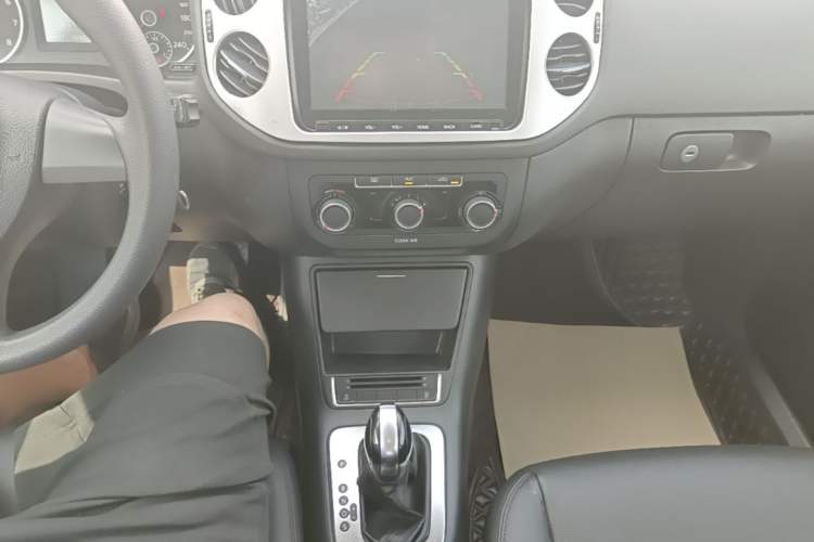 Used Volkswagen Tiguan 2016 300TSI Automatic Two-Wheel Drive Trend Edition Gear Lever