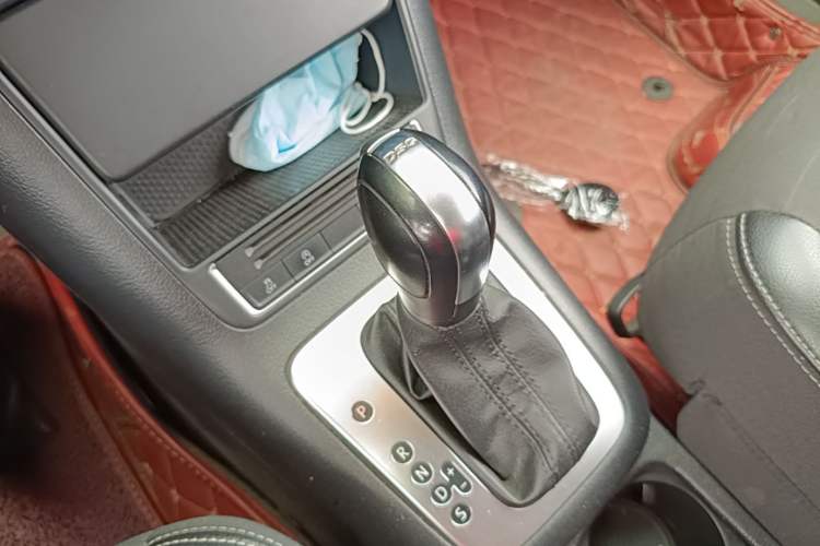 Used Volkswagen Tiguan 2016 280TSI Automatic Two-Wheel-Drive Silk Road Style Edition Gear Lever