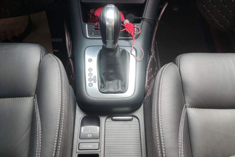 Used Volkswagen Tiguan 2016 280TSI Automatic Two-Wheel Drive Silk Road Comfort Edition Gear Lever